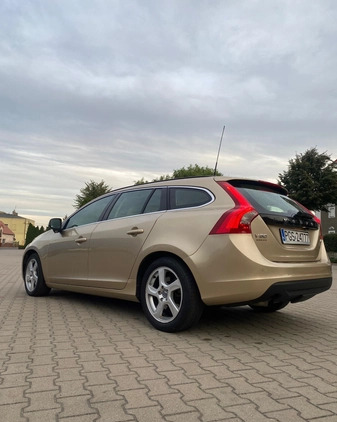 Volvo V60 cena 33700 przebieg: 305123, rok produkcji 2011 z Gdynia małe 121